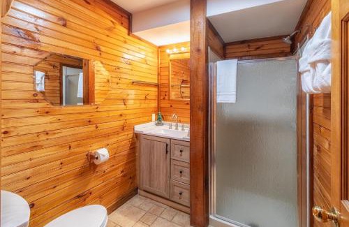 Gatlinburg - Pigeon Forge Chalet De Esquí | Heavenly View, Hot Tub, 3 King Beds, Pool Table