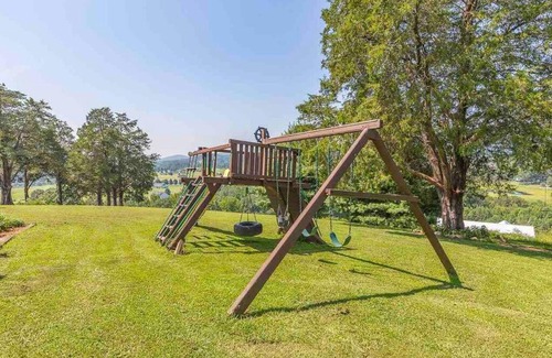 Dunlap Casa | Heaven’s View Lodge, Pool, Pet Friendly