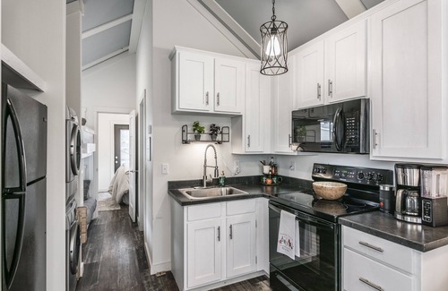 Tracy City Casa | Heavensent Tiny Home @ The Retreat at Water's Edge - Lake Views!
