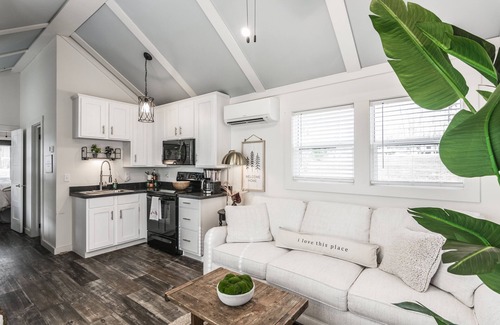 Tracy City Casa | Heavensent Tiny Home @ The Retreat at Water's Edge - Lake Views!