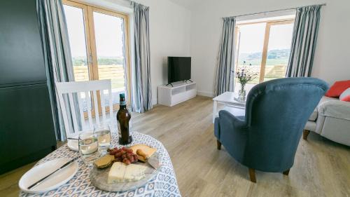 Cylch-Y-Garn Casa | Hebog