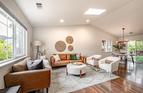 McKinleyville Casa | Hedge Rose House