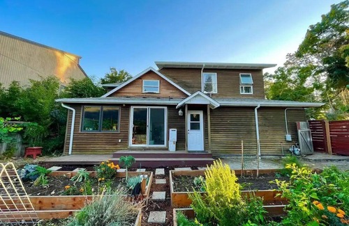 Hood River Casa | Heights Hideaway - Private, Walkable, Pet Friendly