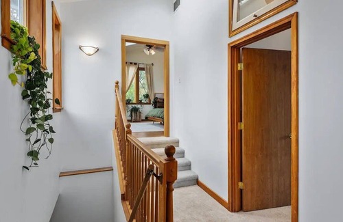 Hood River Casa | Heights Hideaway - Private, Walkable, Pet Friendly