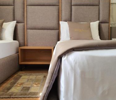 Qender Hotel | HEIRESS Hotel