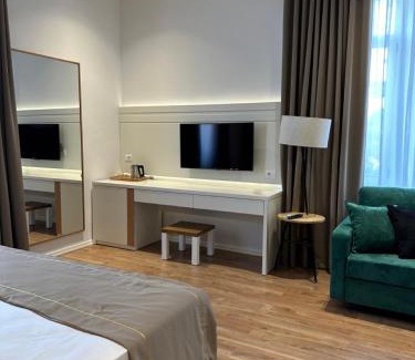 Qender Hotel | HEIRESS Hotel