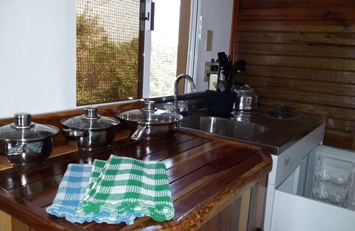 Unitedville Cabina | Heliconia es una cabaña de estudio con cocina y balcón privado con vista a la jungla