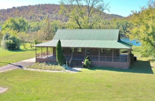 Guion Casa | Hell Creek Cabin on the White River