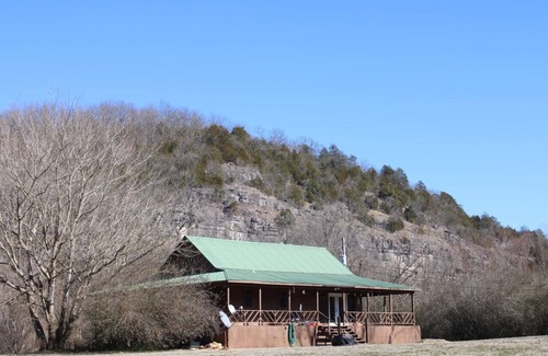 Guion Casa | Hell Creek Cabin on the White River