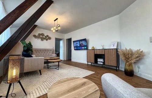 Schwerin Apartamento | Helle großzügige Dachgeschoss Wohnung I Parkplatz I Schloss Blick #Cosiness Company