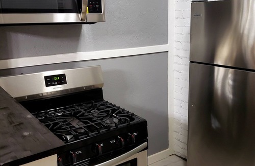 Detroit Casa | HELLO DETROIT! Welocme to our newly renovated 3 bedroom home -14mins to downtown
