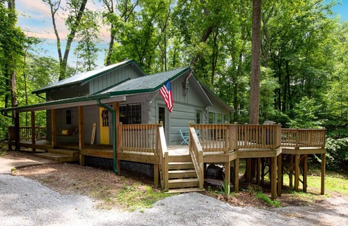 Walland Cabina | ☀️ Hello Sunshine, 2 bdrm/1 bath, hot tub & more
