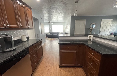 Meadowlawn Casa | Hello Sunshine! Beautiful 4/2 Home near Beach and Downtown!