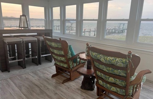 Colington Casa | HELLO SUNSHINE...THE CURRITUCK SOUND AWAITS YOU