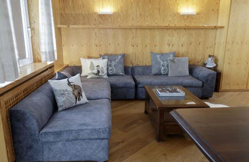 Cervinia Apartamento | HelloCHALET - The View - Ski to door with Matterhorn view