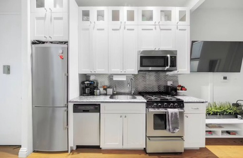 Hell's Kitchen Apartamento | Hell’s Kitchen 2-bedroom moments from Time Square, Broadway, Restaurant Row