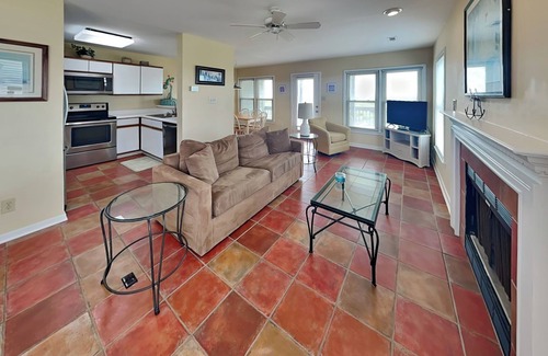 Topsail Beach Casa | HELSTETLER 3B: 2BR / 2. 5BA, capacidad para 6 personas frente al mar townhm Serenity Point Topsail Beach