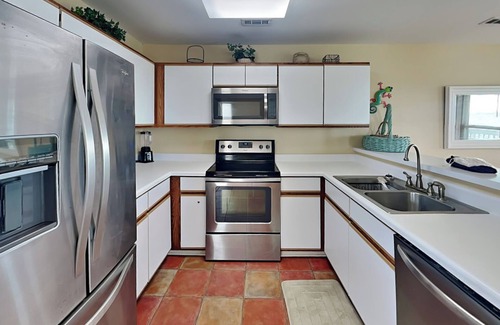 Topsail Beach Casa | HELSTETLER 3B: 2BR / 2. 5BA, capacidad para 6 personas frente al mar townhm Serenity Point Topsail Beach