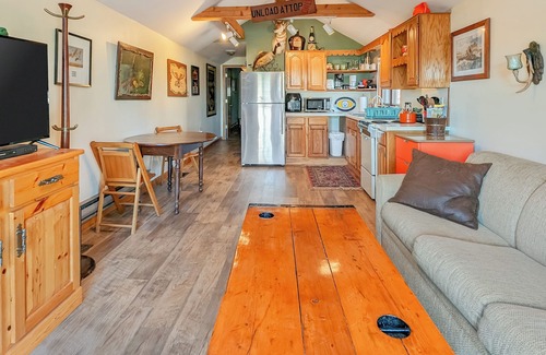 Lake Harmony Estates Casa | Hemlock in Harmony by AvantStay | Steps to Lake