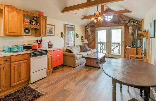 Lake Harmony Estates Casa | Hemlock in Harmony by AvantStay | Steps to Lake