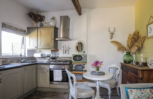 Cylch-Y-Garn Cabaña | HEN GILFACH ESTABLE, romántico en Llanfairyngnhornwy, Ref 1008876