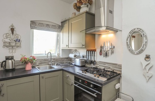 Cylch-Y-Garn Cabaña | HEN GILFACH ESTABLE, romántico en Llanfairyngnhornwy, Ref 1008876