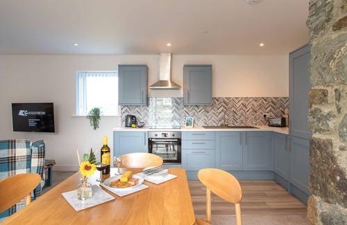 Ty Croes Cabaña | Hen Golchdy: Two bedroom cottage in Aberffraw