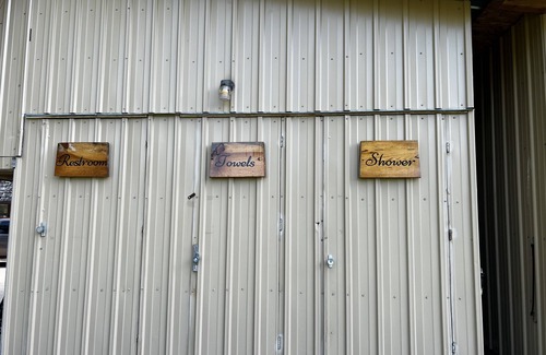 Sturgis Cabina | Hen House / Bunk House