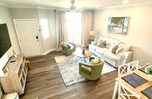 Wrightsville Beach Villa | Henderson Haven 4 BR/3 BA Villa, Steps to Beach