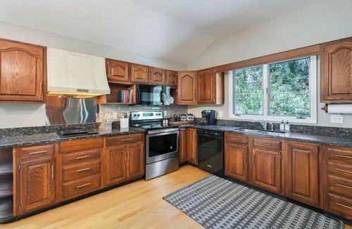 Hendersonville Casa | 🍁Hendersonville Hideaway 3 beds/3baths Sleeps 8. Fresh updates throughout. 🍁🍂