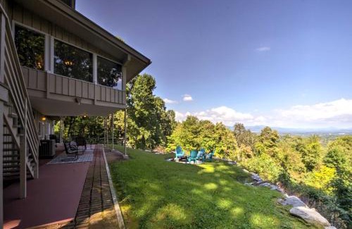 Laurel Park Casa | Hendersonville Home with Views - 3 Mi to Downtown!