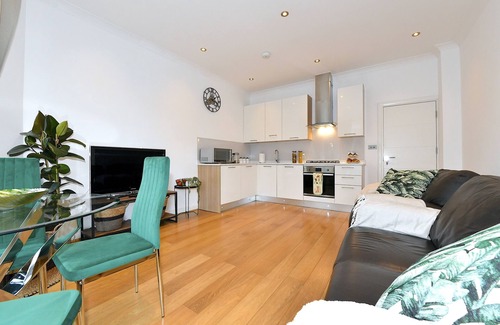 Finchley Church End Apartamento | Hendon Escape- 2 bedroom, 3 Beds with en-suite Bath. Near Wembley Stadium