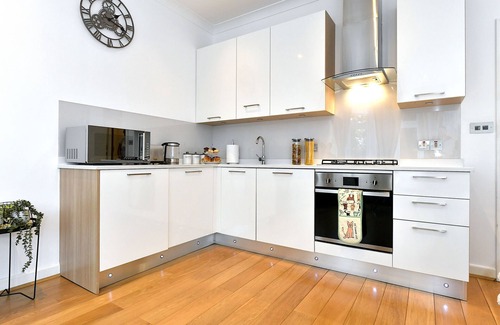 Finchley Church End Apartamento | Hendon Escape- 2 bedroom, 3 Beds with en-suite Bath. Near Wembley Stadium