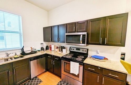 Round Rock Condominio | Henna2BD2B Condo Pool Furnished