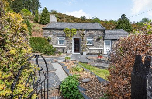 Manod Casa | Henrhiw Bach