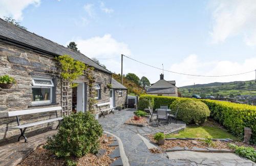 Manod Casa | Henrhiw Bach