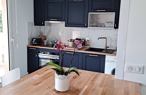 Prado - Republique Condominio | HENRI CAMILLE REAL ESTATE -Beautiful one bedroom swimming pool and parking