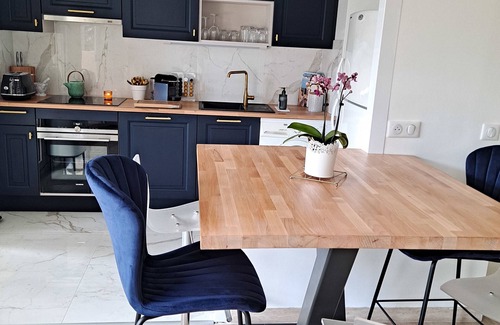 Prado - Republique Condominio | HENRI CAMILLE REAL ESTATE -Beautiful one bedroom swimming pool and parking