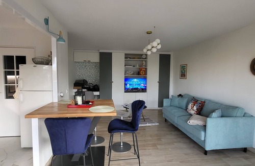Prado - Republique Condominio | HENRI CAMILLE REAL ESTATE -Beautiful one bedroom swimming pool and parking