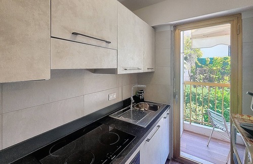 California - Pezou Apartamento | Henri Camille Real Estate- Mikaela - Studio with terrace