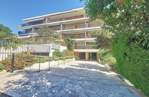 California - Pezou Apartamento | Henri Camille Real Estate- Mikaela - Studio with terrace