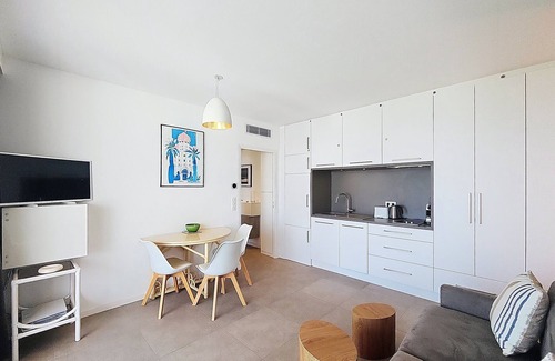 Pointe Croisette Condominio | HENRI CAMILLE REAL ESTATE -ARMOR - Sea view, big terrace, sunny 1 bedroom