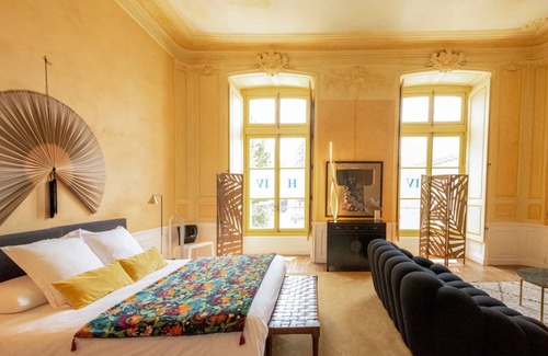 Republique Hotel | HENRI II