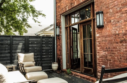 Rolling Mill Hill Casa | Henrie House | Luxury 4BR Downtown Historic Gem w/ Patio