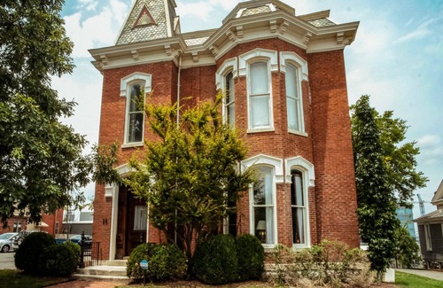 Rolling Mill Hill Casa | Henrie House | Luxury 4BR Downtown Historic Gem w/ Patio