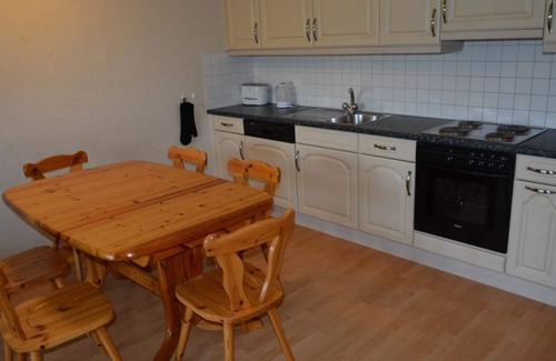 Schoenried Apartamento | Henry (Hochparterre) by Interhome
