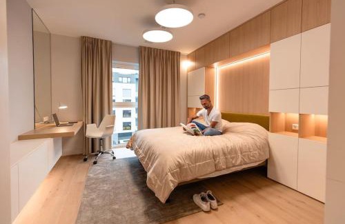 Cessange Apartamento | Henry's Appt with a private Suite 412 - Shared kitchen