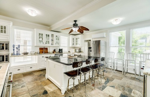 Galveston Casa | Walk to the beach from an historic Galveston Victorian on Millionaire's Row!