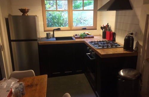 Hepburn Springs Cabaña | Hepburn Cottage, una tranquila acre en Hepburn.