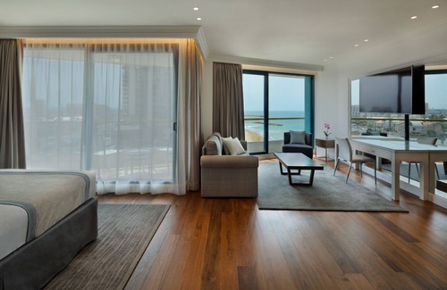 Herzliya Pituach Hotel | Herbert Samuel Okeanos Suites Herzilya